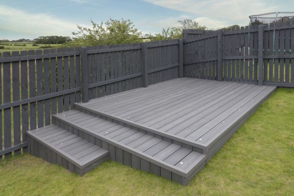 Cost of Vinyl Deck Construction in Saint Peters